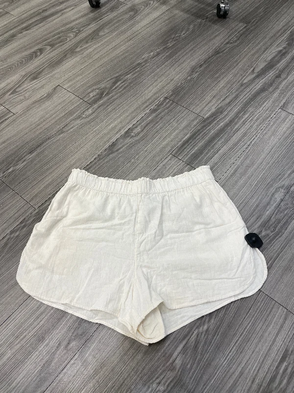 Shorts By Universal Thread In Cream, Size: Xl