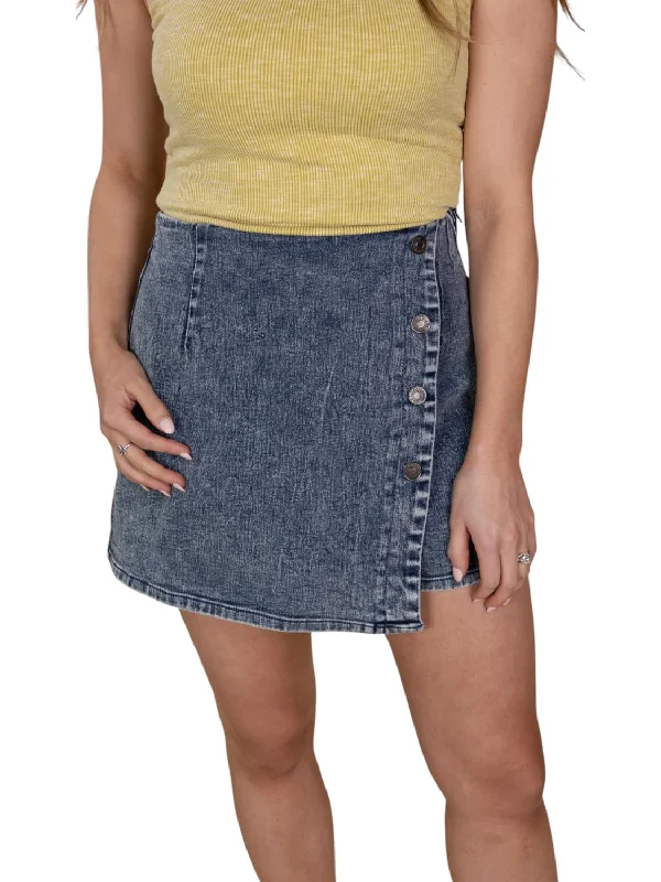 Blakely Skort In Dark Acid Wash.